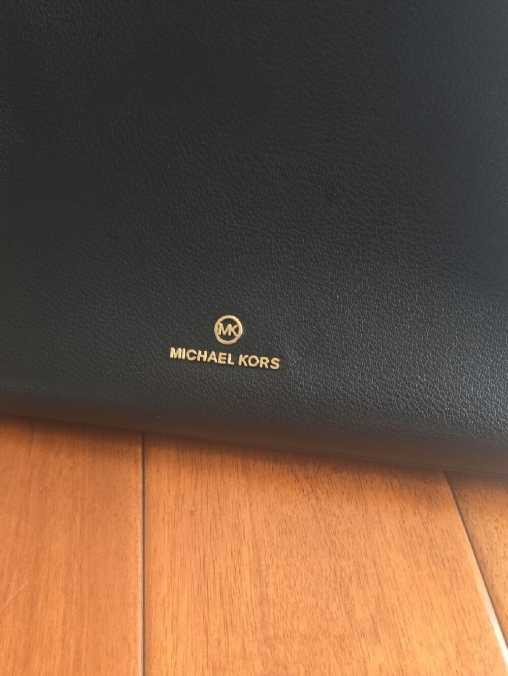 Michael Kors Black Pebbled Leather Shoulder Bag with Gold Hardware - Picture 2 of 9